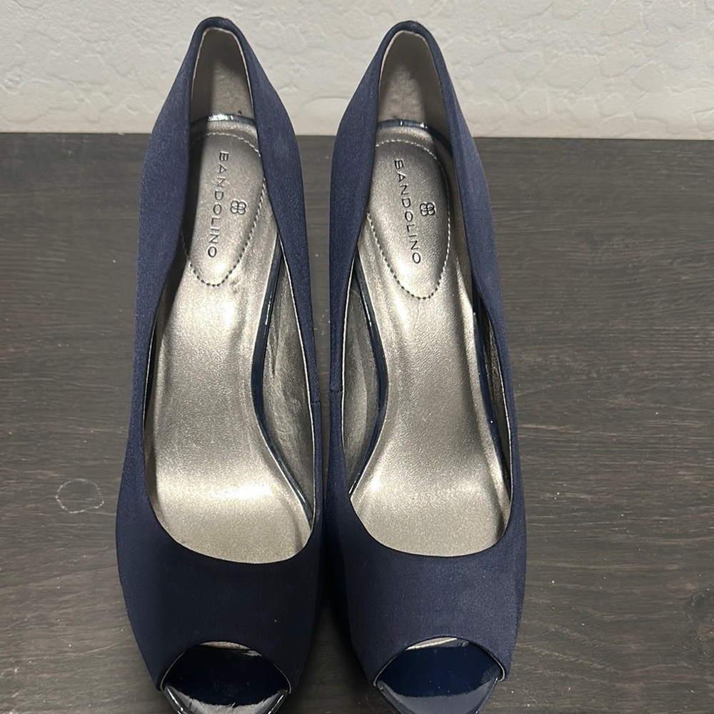 Bandolino Women's Navy Peep Toe Heels